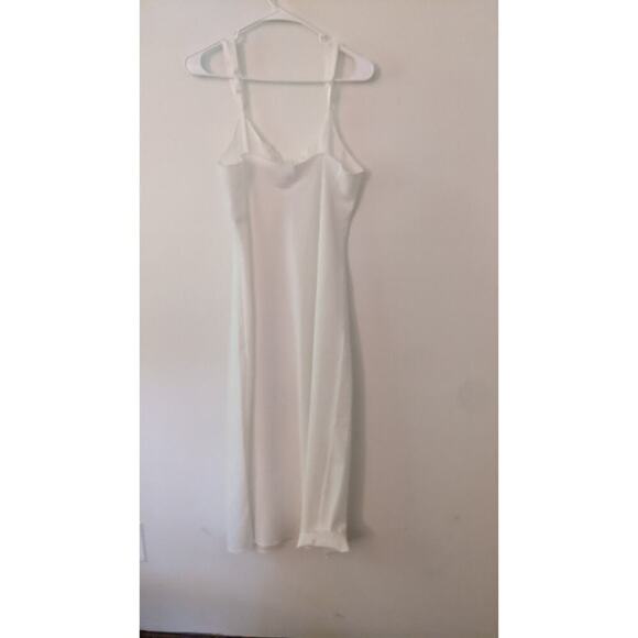 Vanity Fair Cream Nightgown Slip, Size  36 32/42, Vintage - Picture 3 of 9